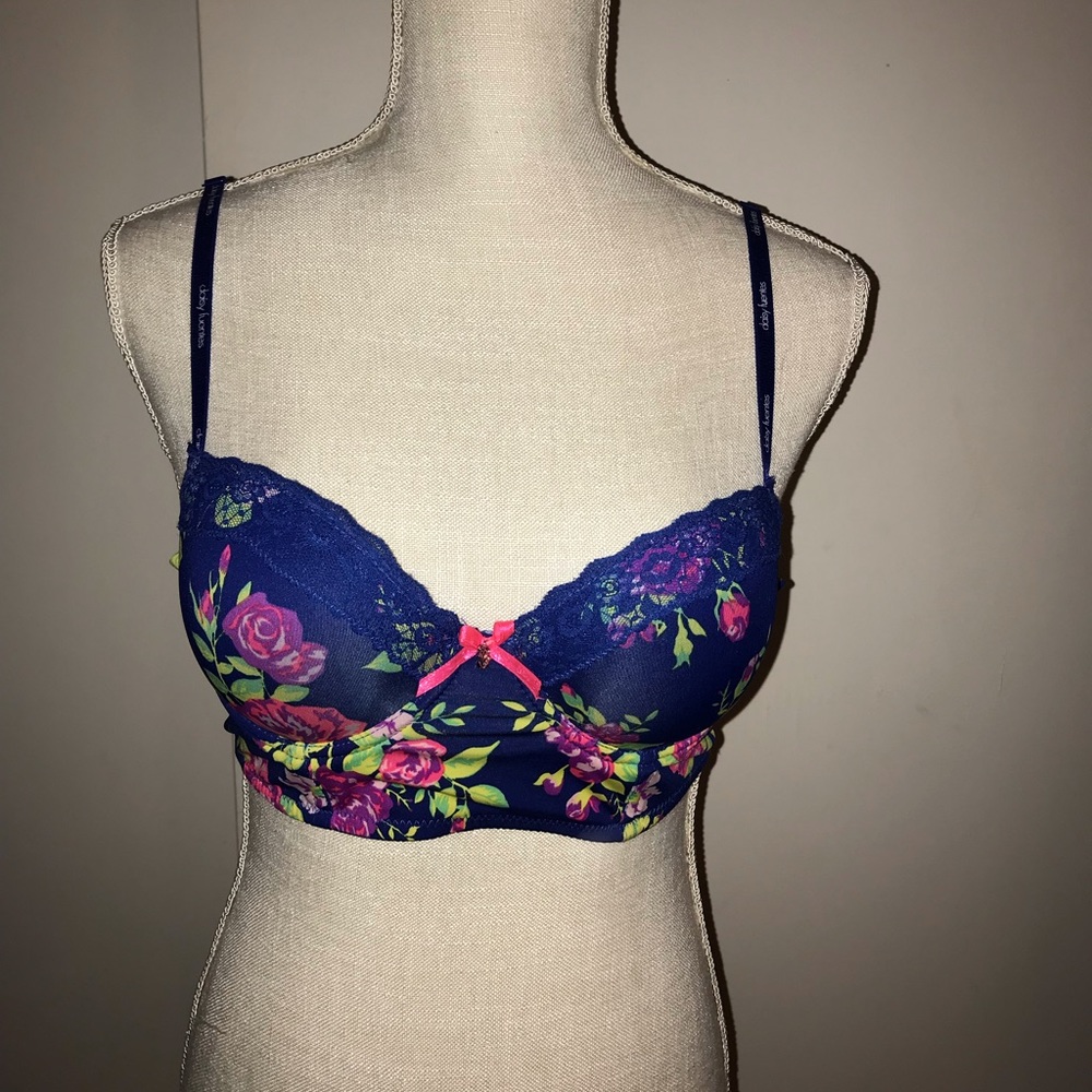 Daisy Fuentes Sexy Bra.  Like New Size 36 B